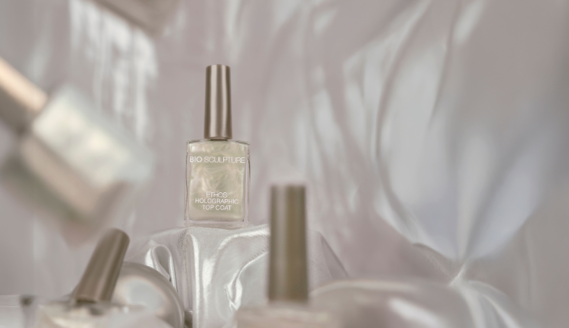 Holographic Top Coat: El Secreto para Uñas de Ensueño